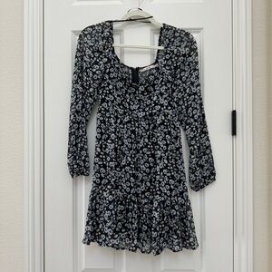 Francesca's floral blue black long sleeve mini dress size Small